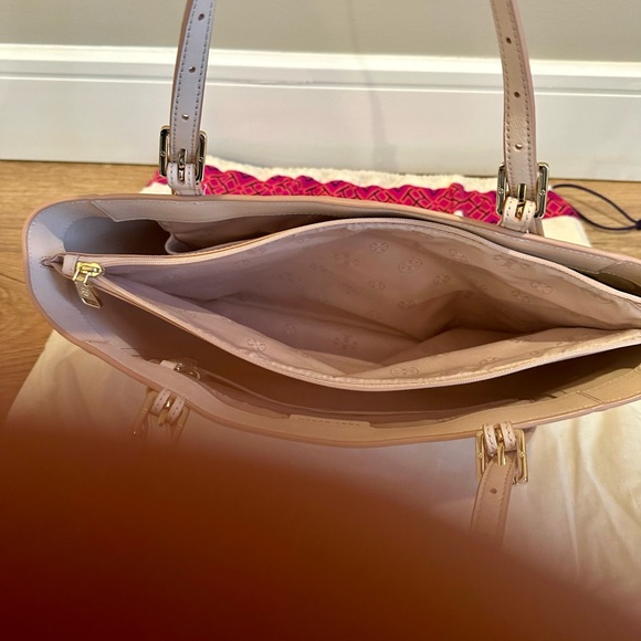 Tory Burch- York Oak Small Buckle Tote Handbag - Picture 8 of 10